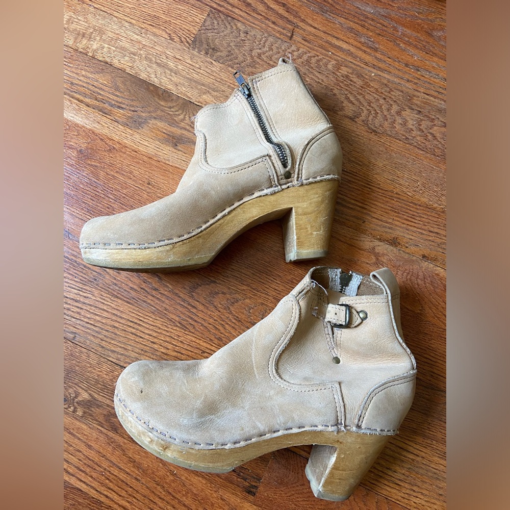 No. 6 boots size 39 ( fit like size 8)